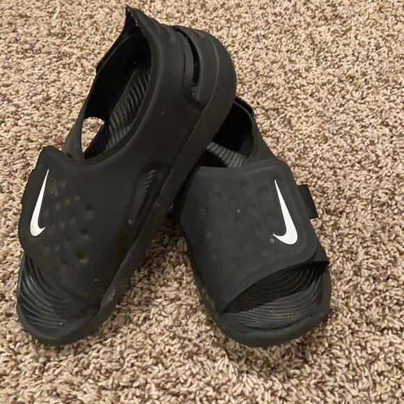 boys nike sandals